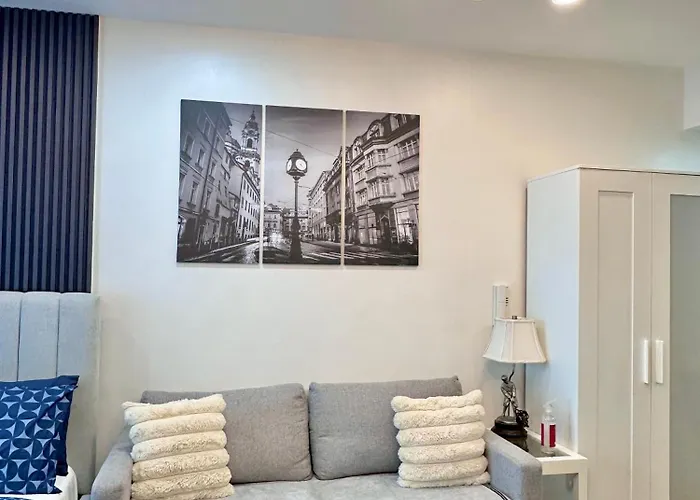 Aparthotel Spacious Staycation In Soho Mandaluyong Across Shangri-la Mall Manila